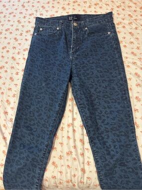 GAP Women's Blue Leopard Print High-Rise Jeans